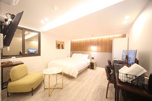 Habitación Deluxe, 1 cama Queen size | Ropa de cama de alta calidad, escritorio, insonorización y wifi gratis