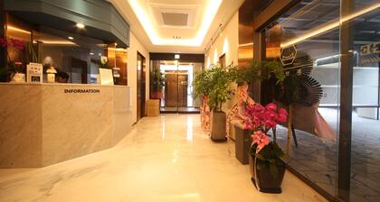 The Stone Bridge Hotel