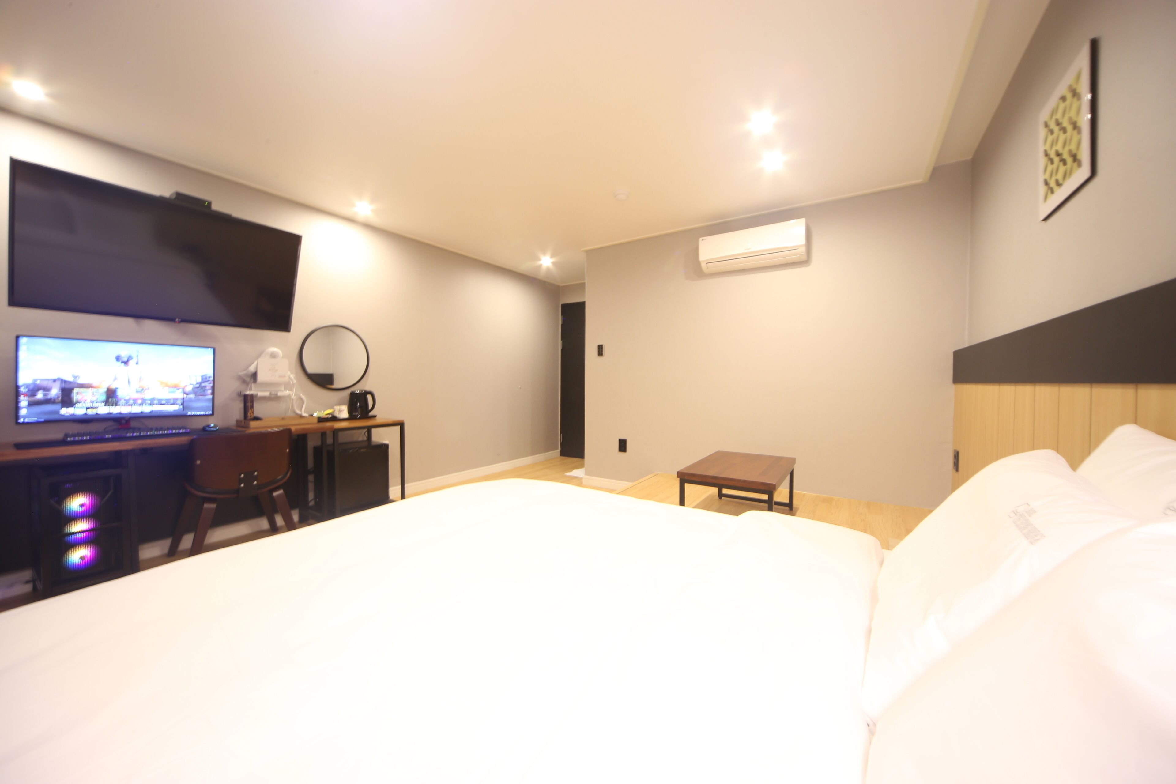 deluxe room | premium bedding, desk, soundproofing, free wifi