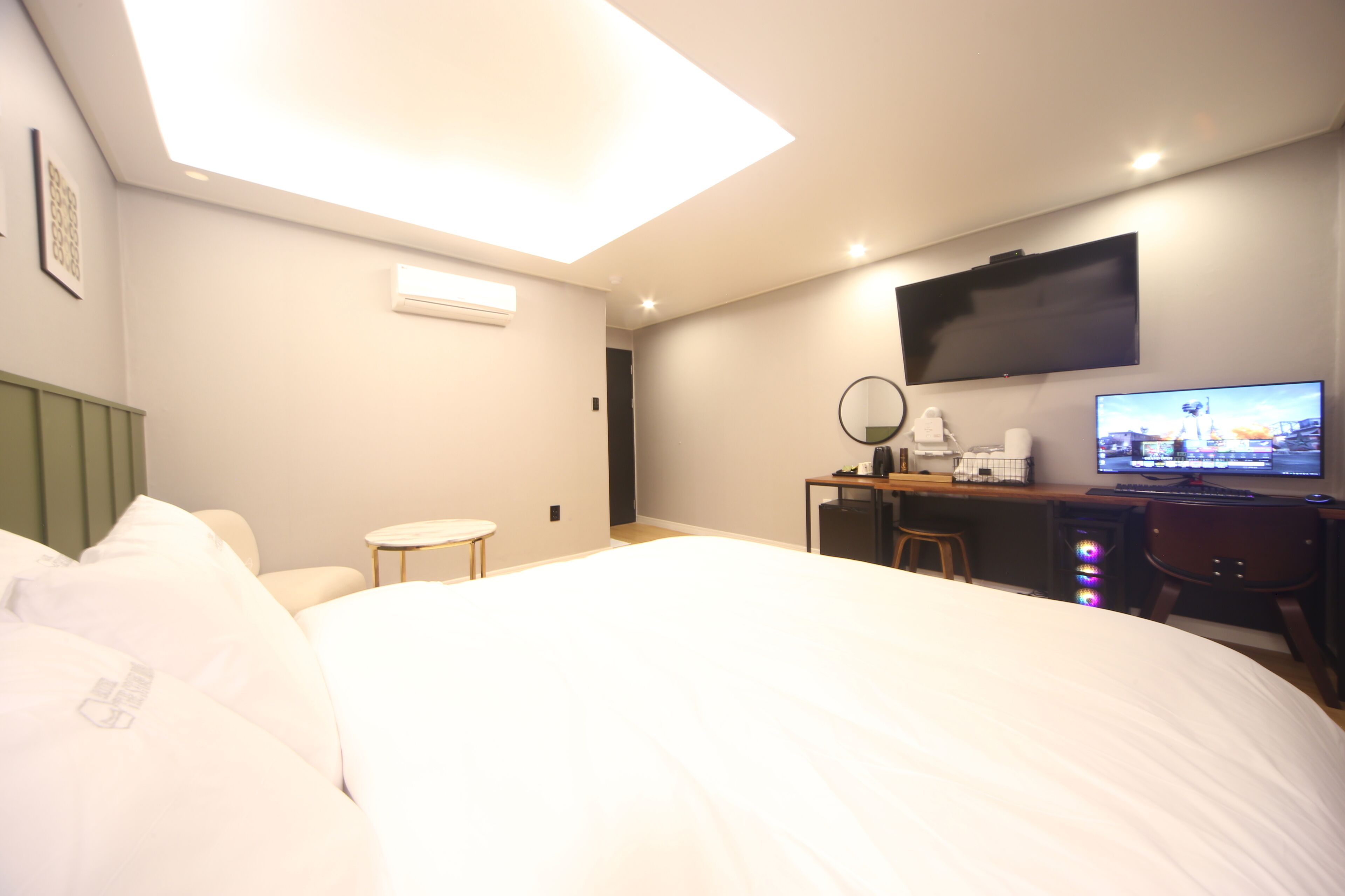 deluxe room | premium bedding, desk, soundproofing, free wifi
