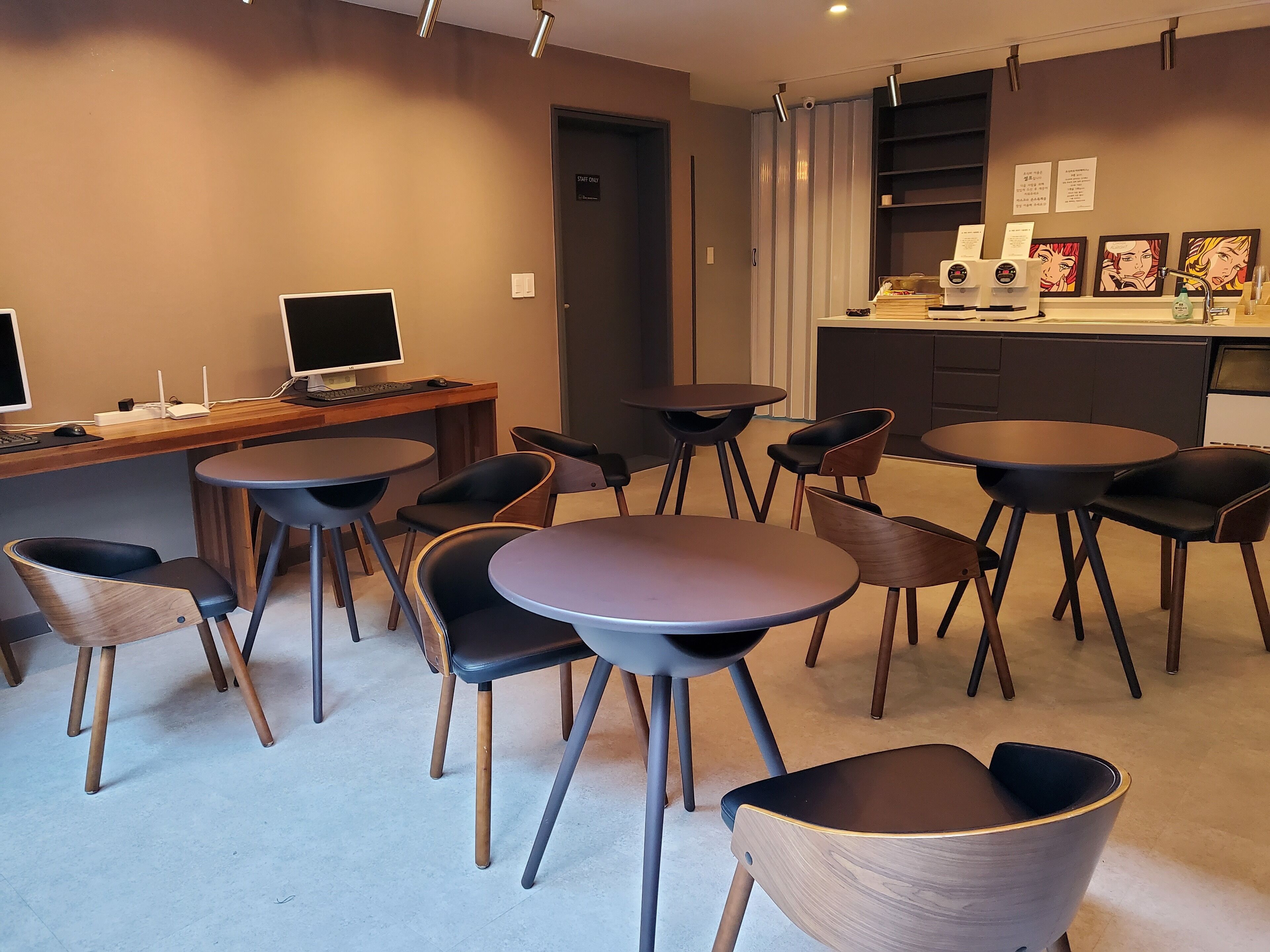 free daily self-service breakfast