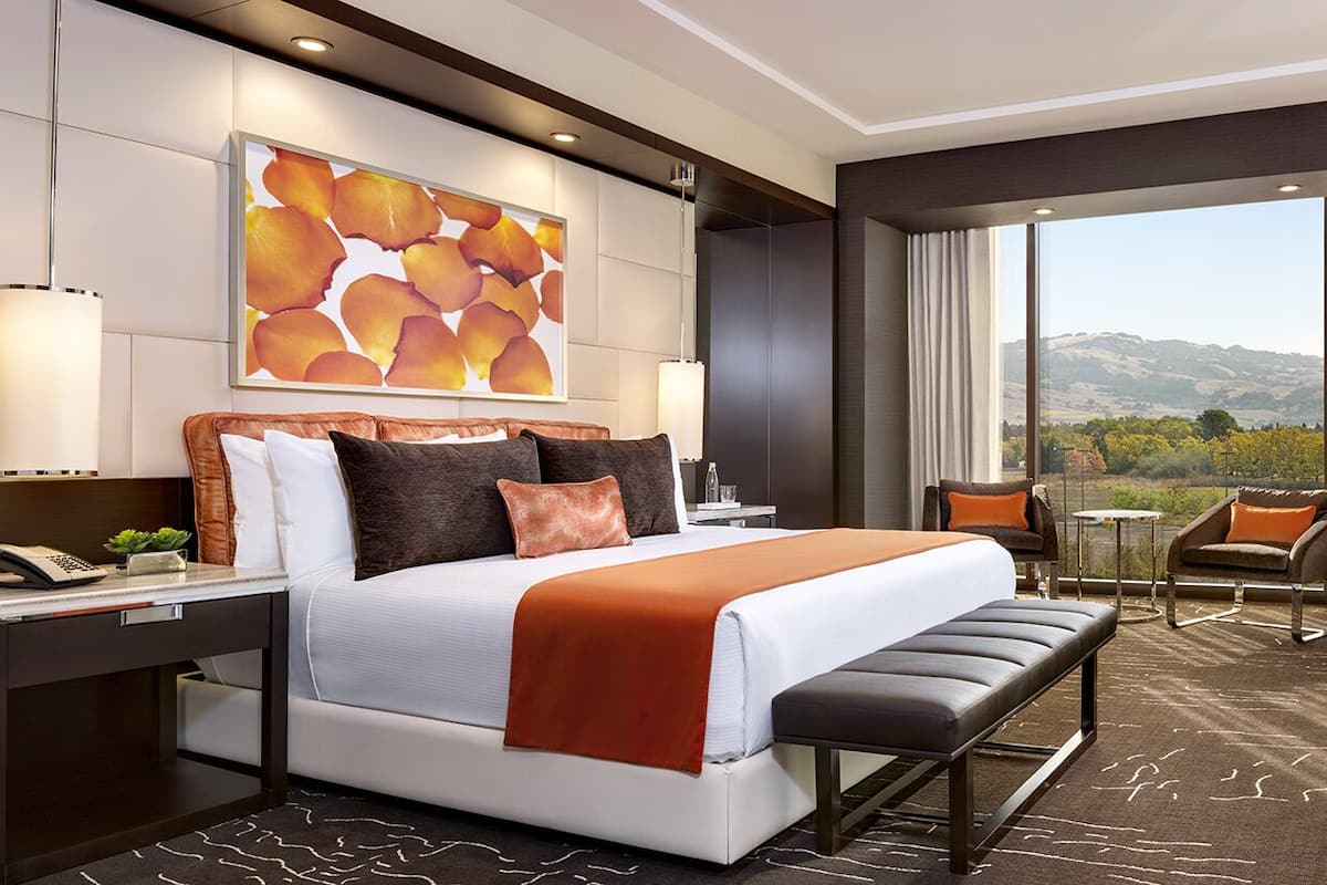 Premium Room, 1 King Bed | Premium bedding, in-room safe, desk, iron/ironing board