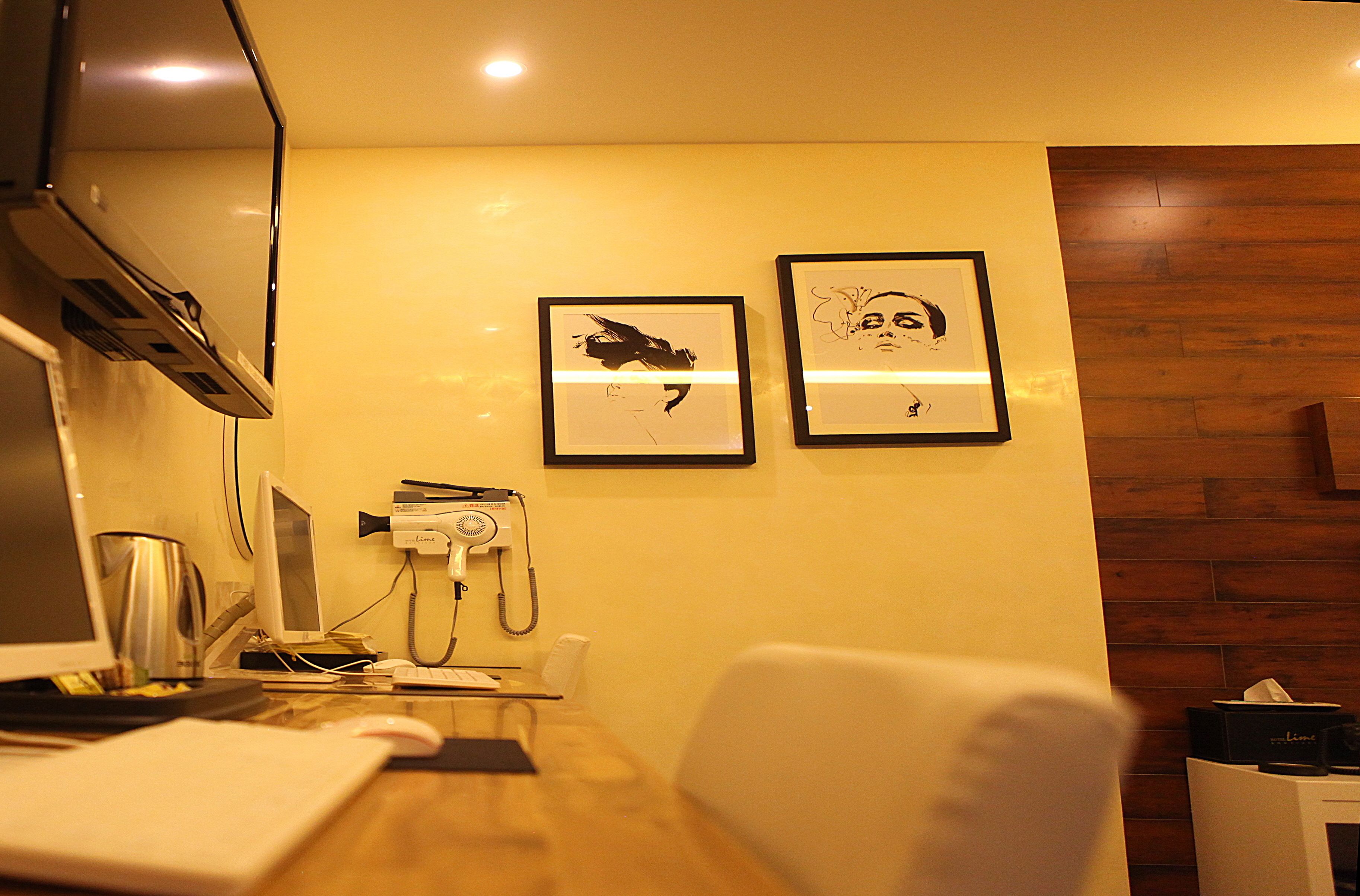 suite (modern) | room amenity