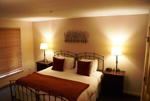 In-room safe, iron/ironing board, bed sheets - Snakedance Condominiums (Taos Ski Valley)