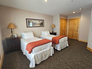In-room safe, iron/ironing board, bed sheets - Snakedance Condominiums (Taos Ski Valley)