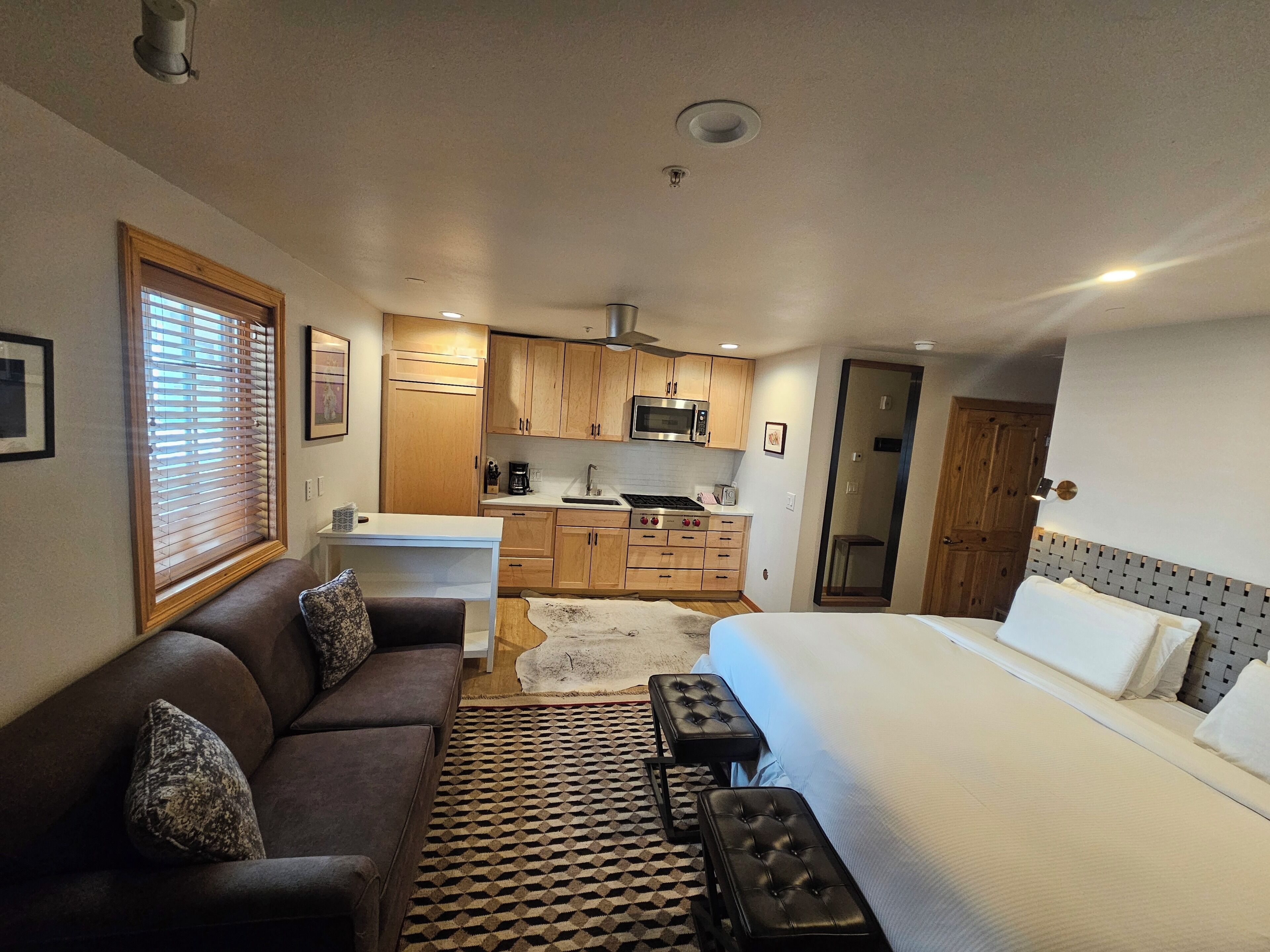 In-room safe, iron/ironing board, bed sheets