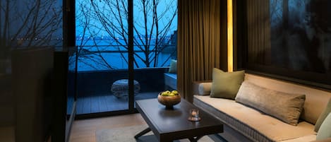 Chambre Double « Premier », vue lac | Coin séjour