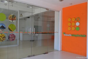 Property entrance - Islands Stay Hotels - Mactan (Lapu-Lapu)