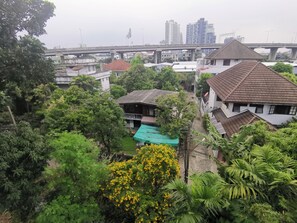 Bunk Bed in Mixed Dormitory Room  | View from room - Hide Bangkok Hostel (Bangkok)