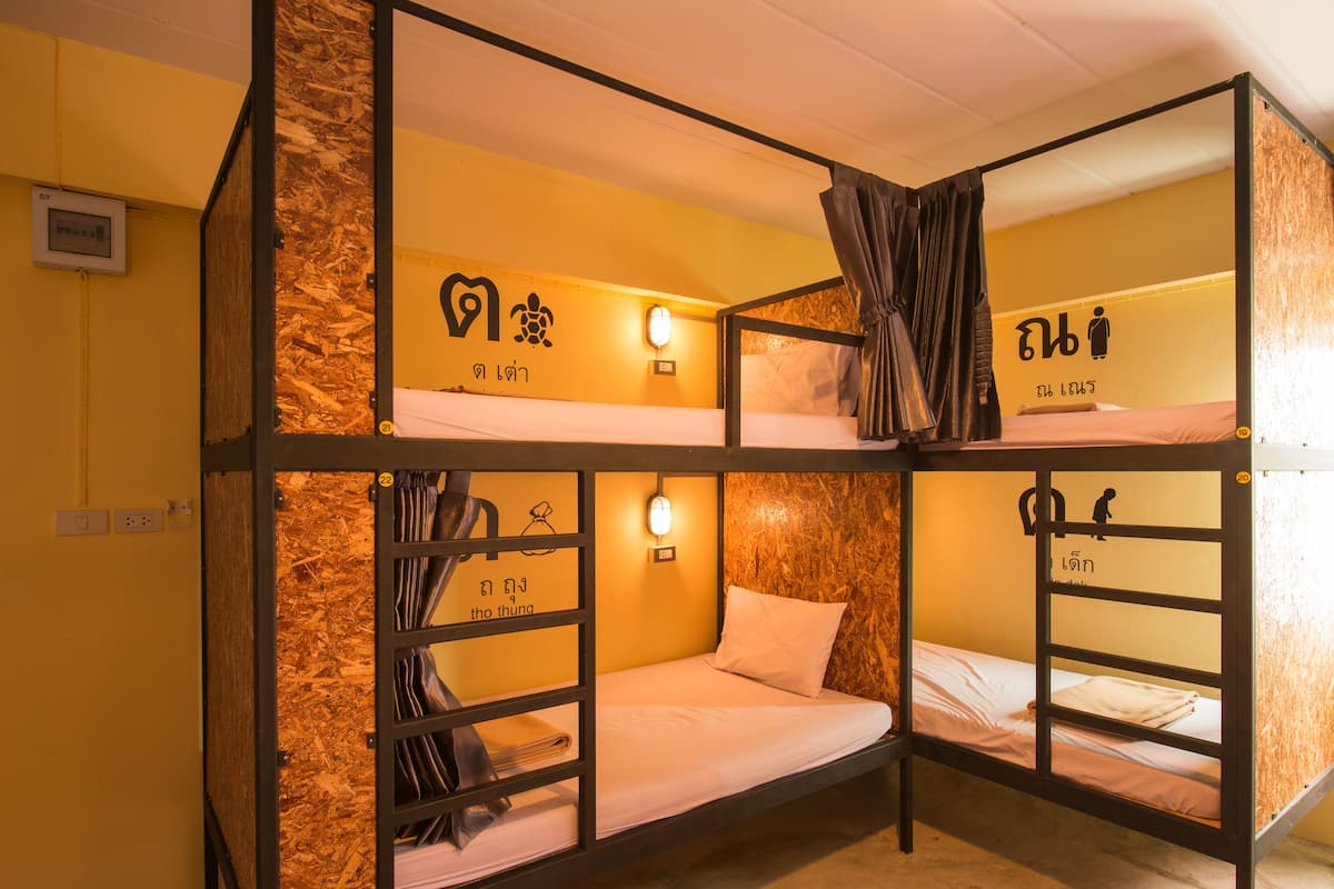 In-room safe, soundproofing, free WiFi, bed sheets