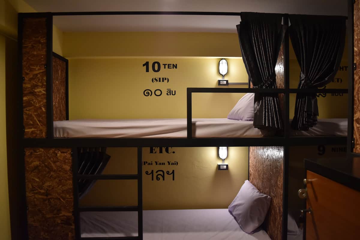 In-room safe, soundproofing, free WiFi, bed sheets