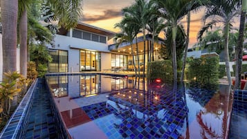 Vila superior, 4 quartos, piscina particular, vista para a piscina | Piscina particular