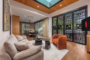 2 Bedroom Villa Modern Zen Style | Ruang tamu | TV skrin rata, pemain DVD 