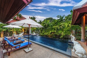 Luxury-Villa, 3 Schlafzimmer, Poolblick, zum Garten hin | Hochwertige Bettwaren, Betten mit Memory-Foam-Matratzen, Zimmersafe