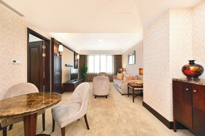 Suite Premium, 1 cama Queen size | Ropa de cama de alta calidad y minibar 