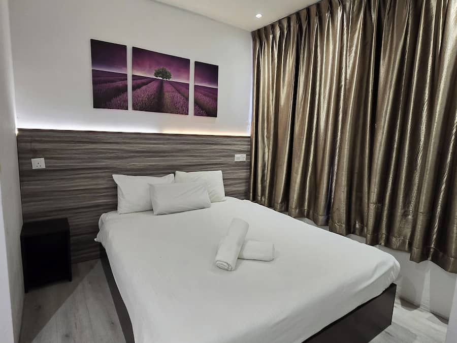 Queen With Window | Skrivebord, strykejern/-brett og wi-fi (inkludert)