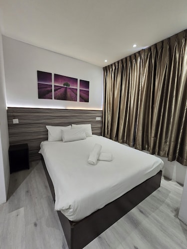 One Point Hotel - RH Plaza