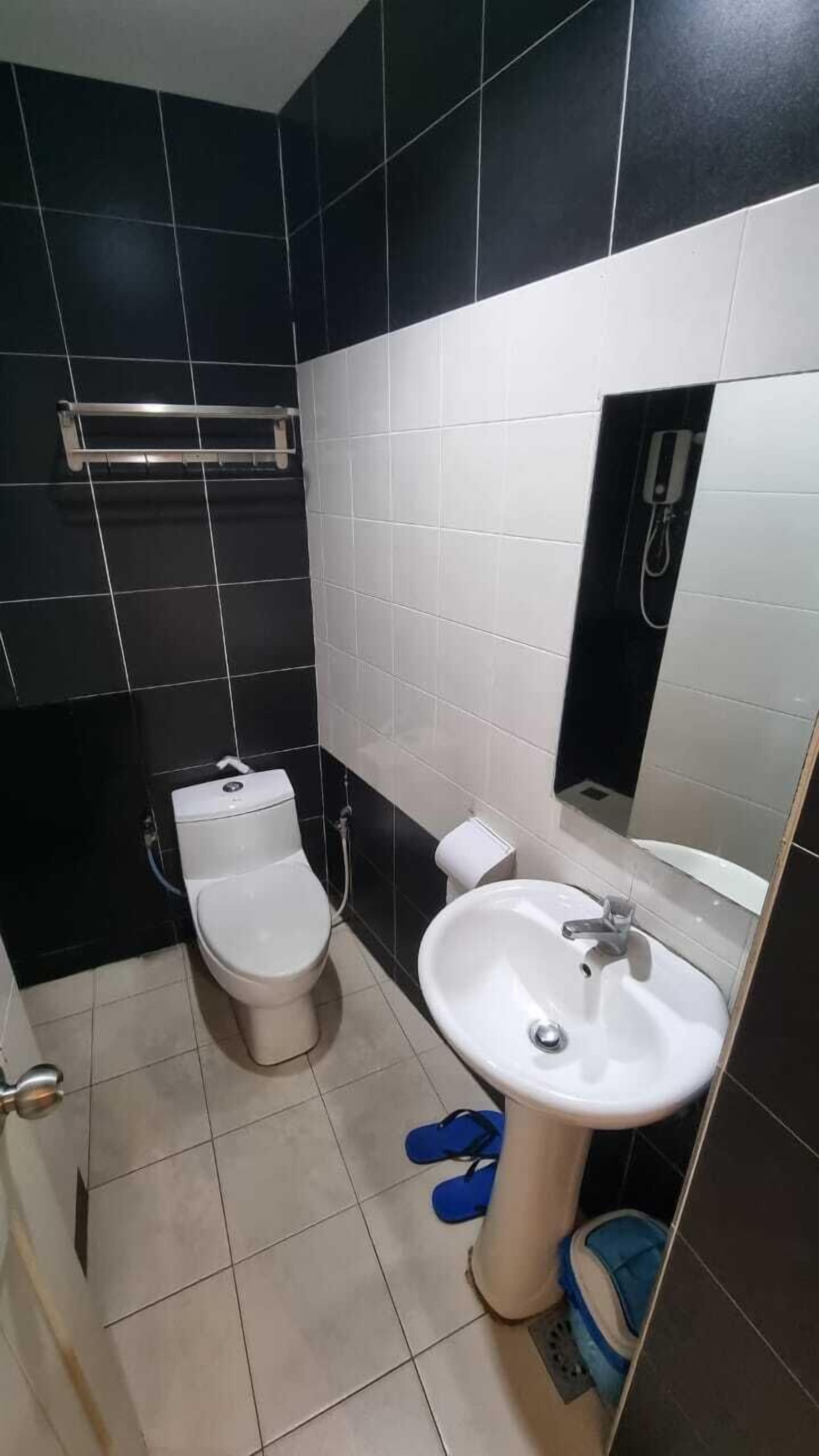 shower, free toiletries, towels