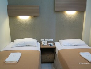 Habitación con 2 camas individuales | Escritorio y wifi gratis