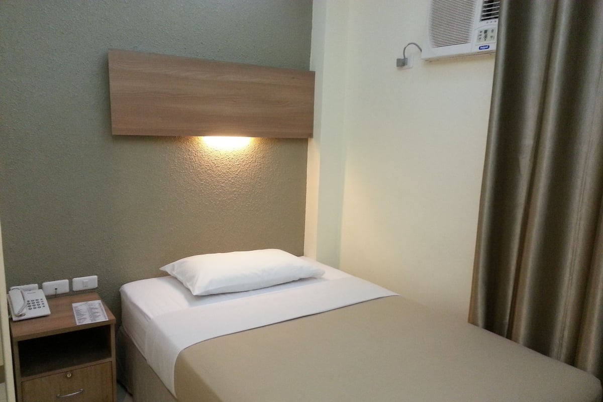 Single Room | Desk, free WiFi