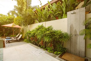 3 Bedroom Private Pool Villa | 露台