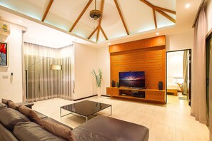 3 Bedroom Private Pool Villa | 客厅 | 42-英寸纯平电视（配备有线频道）、电视、DVD 播放器