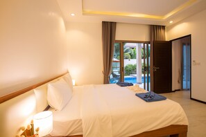 Minibar, in-room safe, desk, soundproofing - Shanti Estate by Tropiclook (Rawai)