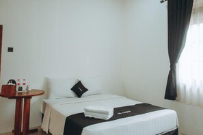Bàn, truy cập Internet không dây miễn phí, bộ trải giường 