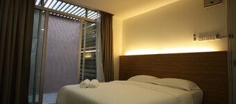 Place2Stay - Opposite Hilton