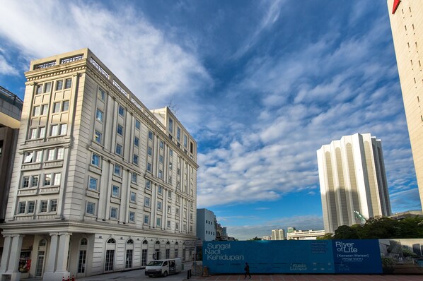 A multi-story building with classical architecture, featuring a prominent entrance with columns and arched windows. - Avenue J Hotel Central Market KL (Kuala Lumpur)