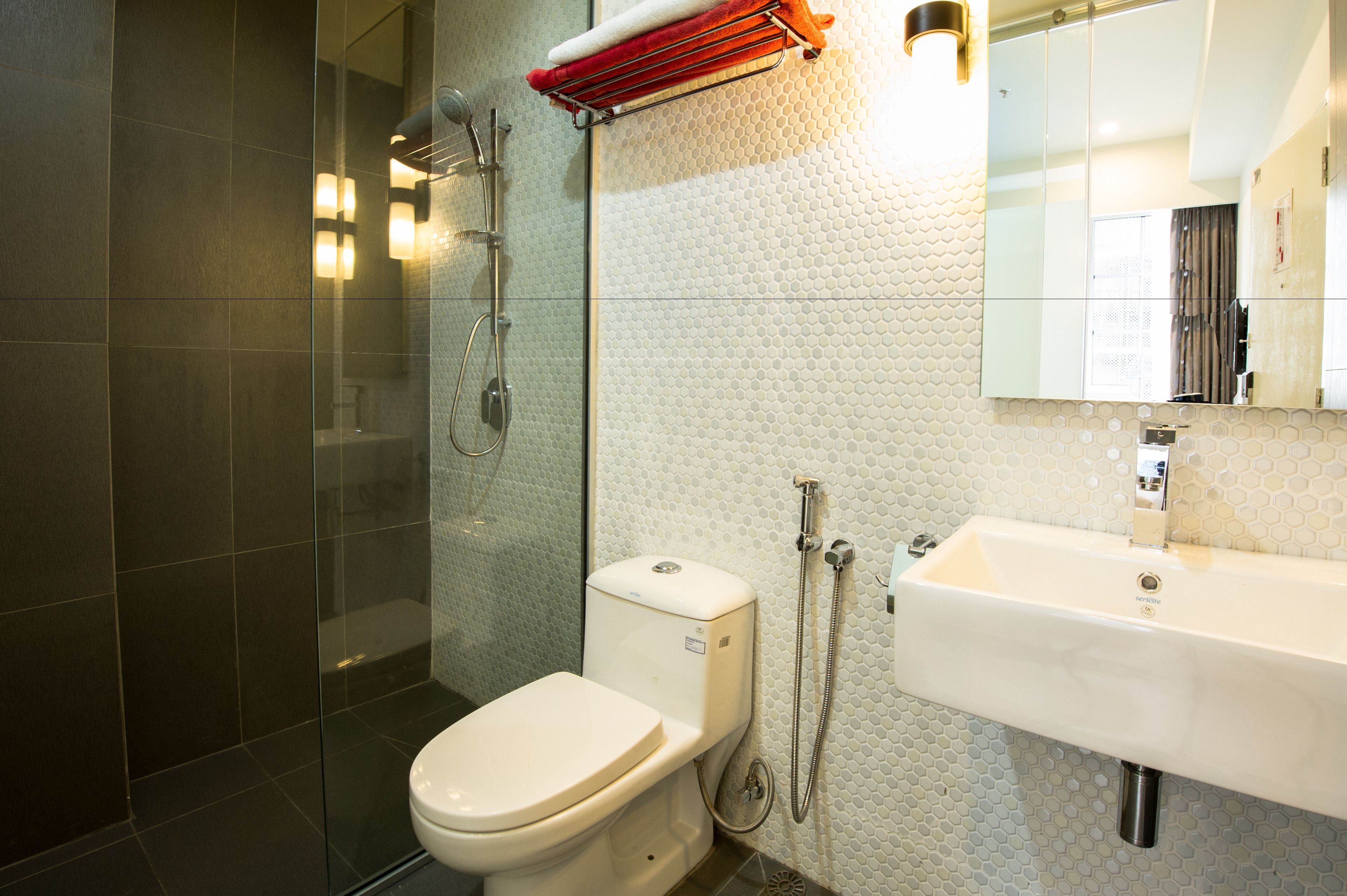 shower, rainfall showerhead, free toiletries, hair dryer