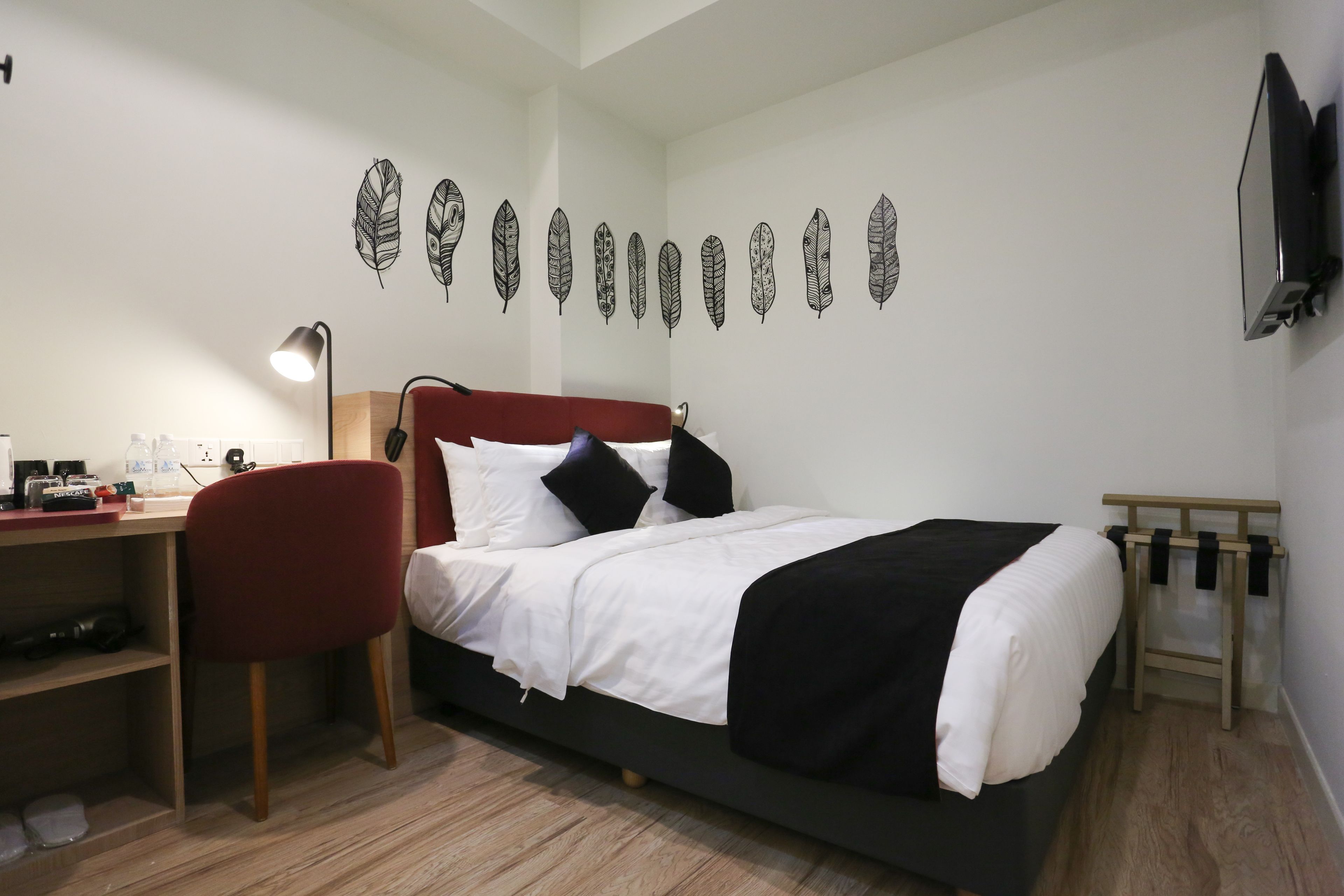 1 bedroom, in-room safe, individually decorated, desk