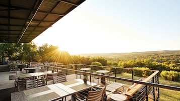 Breakfast, lunch, dinner served; local and international cuisine