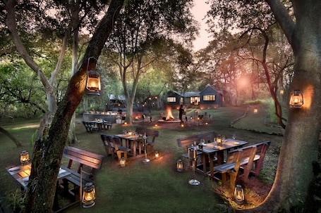 Barraca | Cofres nos quartos, espaço de trabalho para notebook. Cradle Boutique Hotel