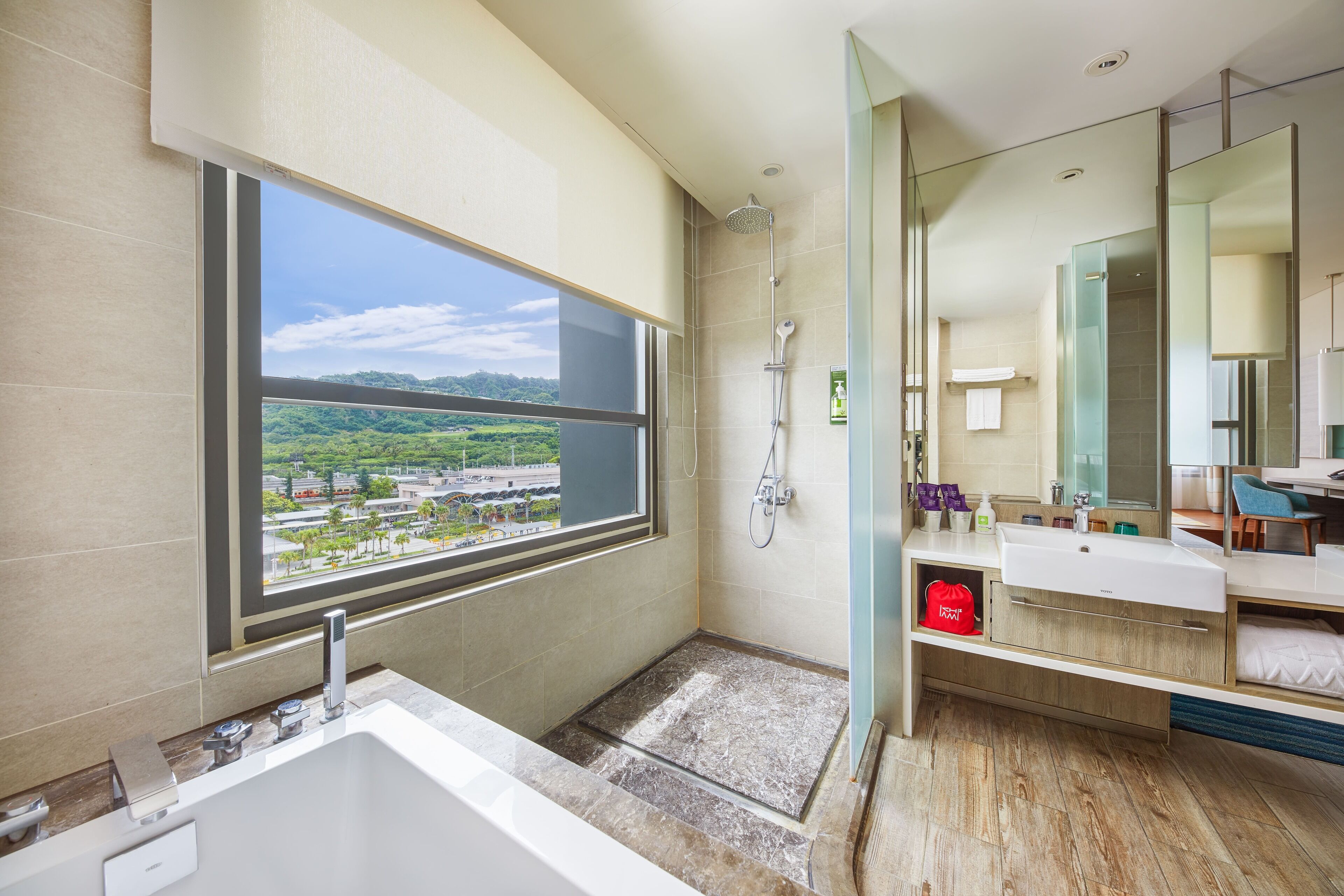 dau din double double (quadruple room) | bathroom | shower, hair dryer, electronic bidet, towels