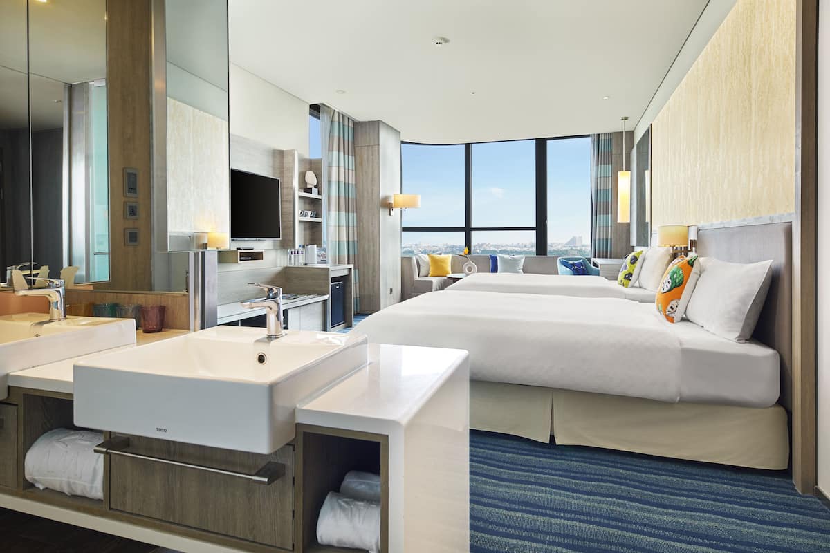 dau din double double (quadruple room) | premium bedding, desk, laptop workspace, blackout curtains