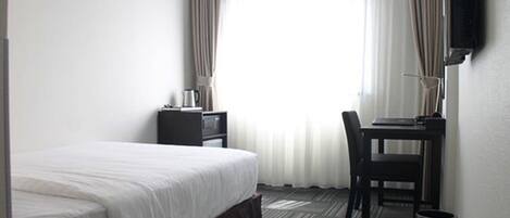 Minibar, pengeskab på værelset, skrivebord, gratis Wi-Fi