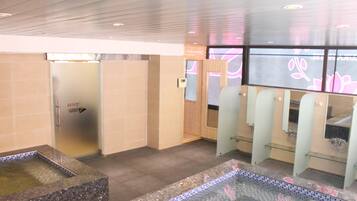 Indoor spa tub