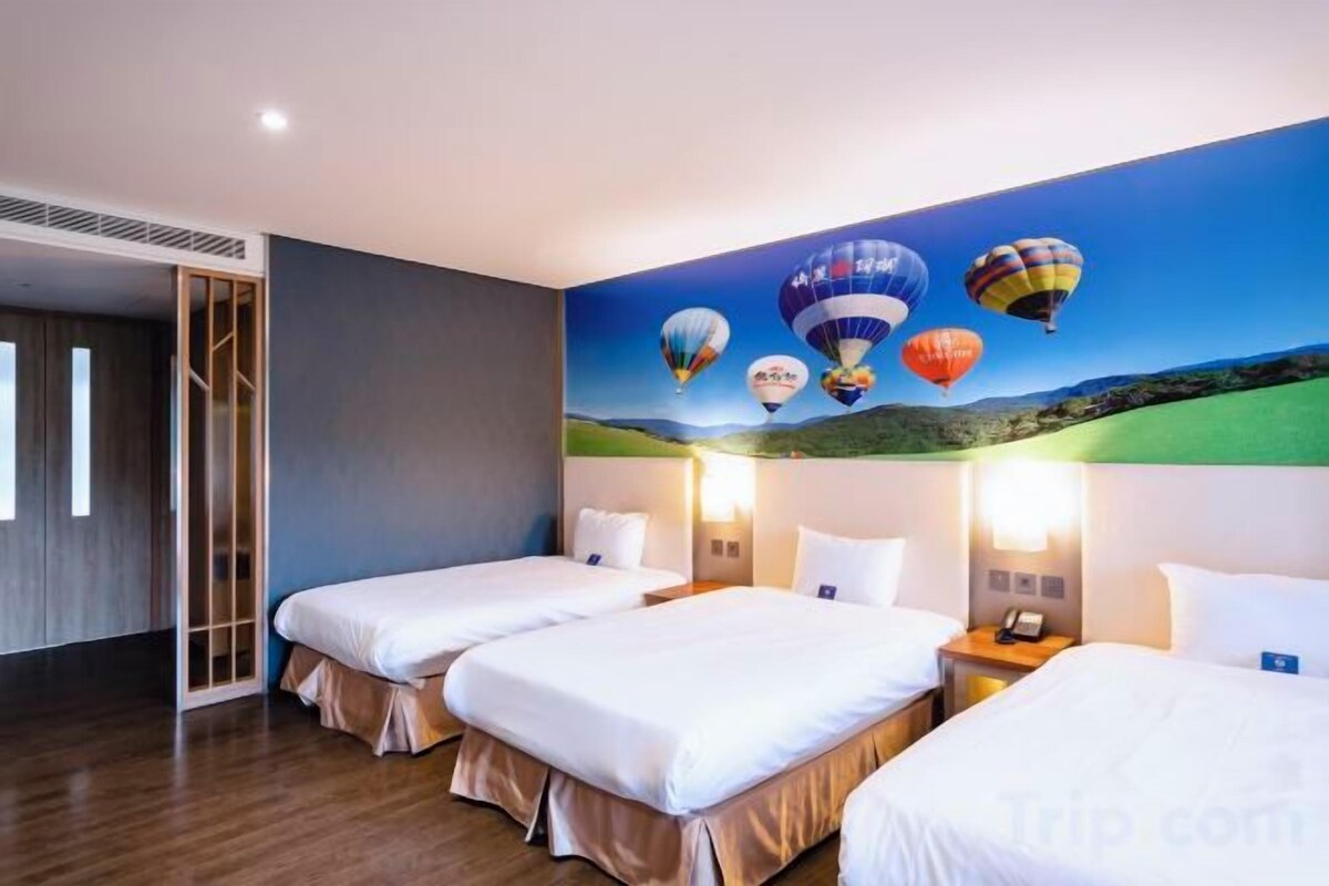 Ropa de cama de alta calidad, escritorio y cortinas blackout