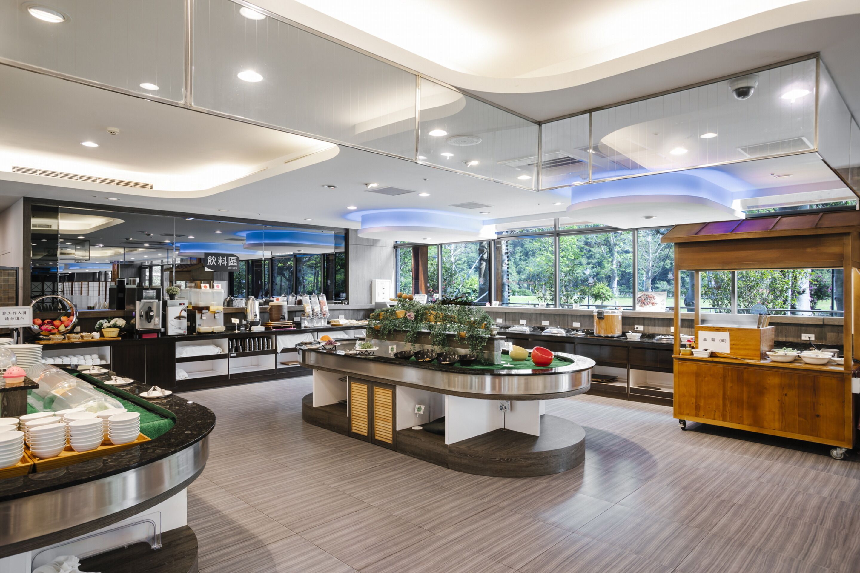 daily self-service breakfast (twd 440 per person)