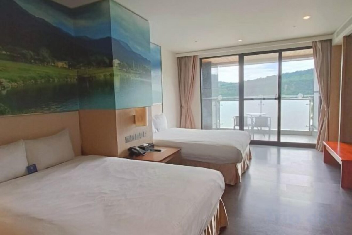 Ropa de cama de alta calidad, escritorio y cortinas blackout