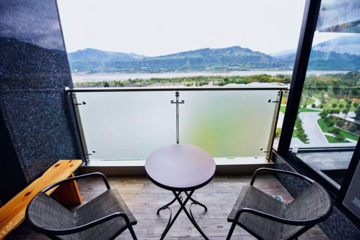 deluxe twin room | balcony view