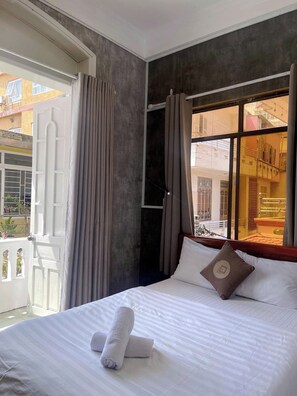 Superior Double Room Single Use, 1 Large Twin Bed, City View | Blackout drapes, iron/ironing board, free WiFi, bed sheets - Amy Hostel Hue (Hue)
