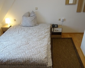 Schreibtisch, Bügeleisen/Bügelbrett, kostenloses WLAN, Bettwäsche