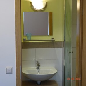 Shower, free toiletries, hair dryer, towels