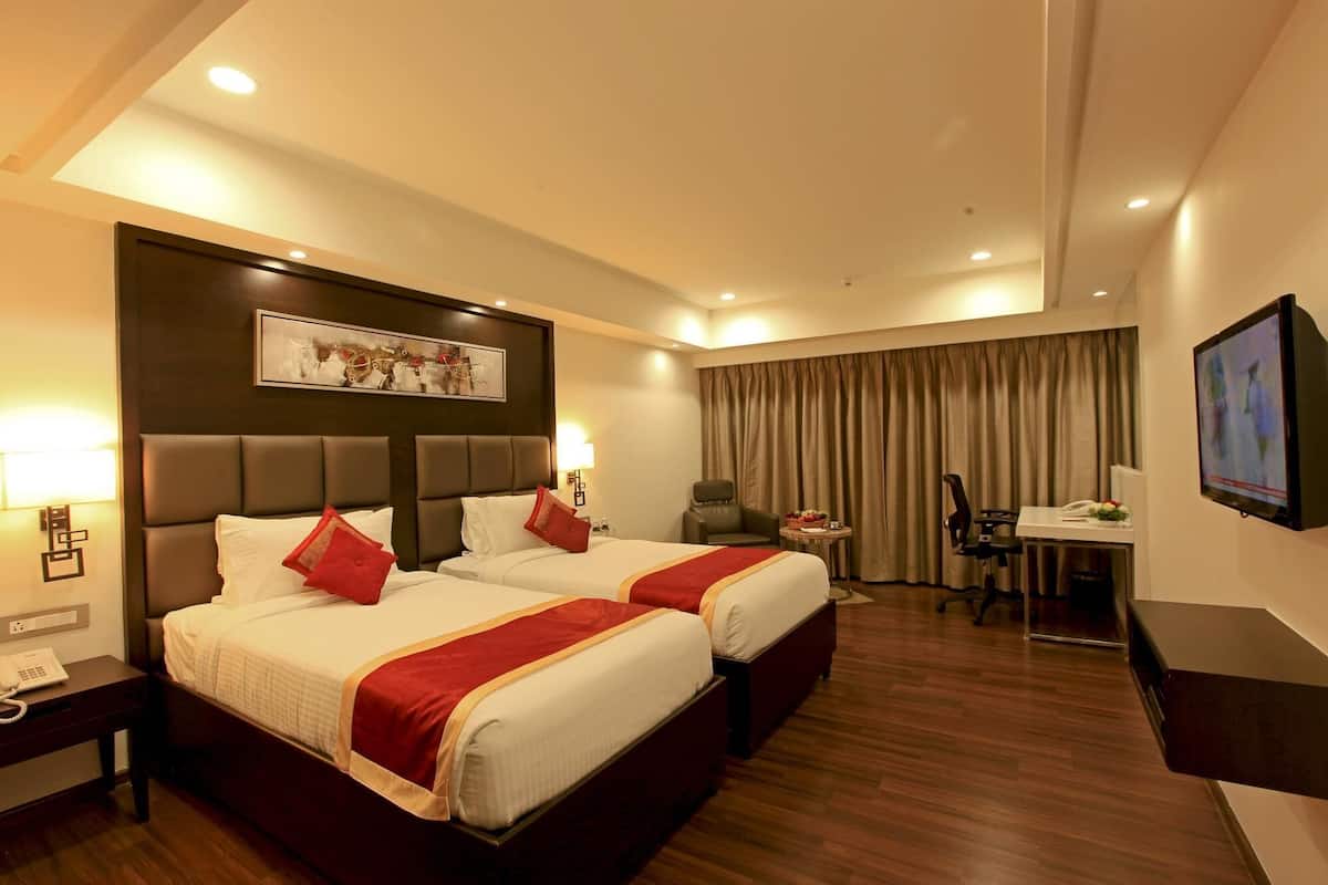 Executive Double or Twin Room, 2 Single Beds, Non Smoking | Premium bedding, minibar, in-room safe, desk