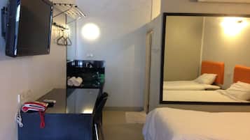Standard Room | Desk, free WiFi