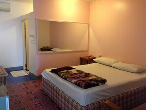 Standardzimmer | Schreibtisch, kostenloses WLAN