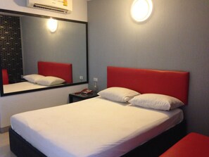 Standard Room | Desk, free WiFi - Natpob Sleep Station Motel (Chiang Rai)