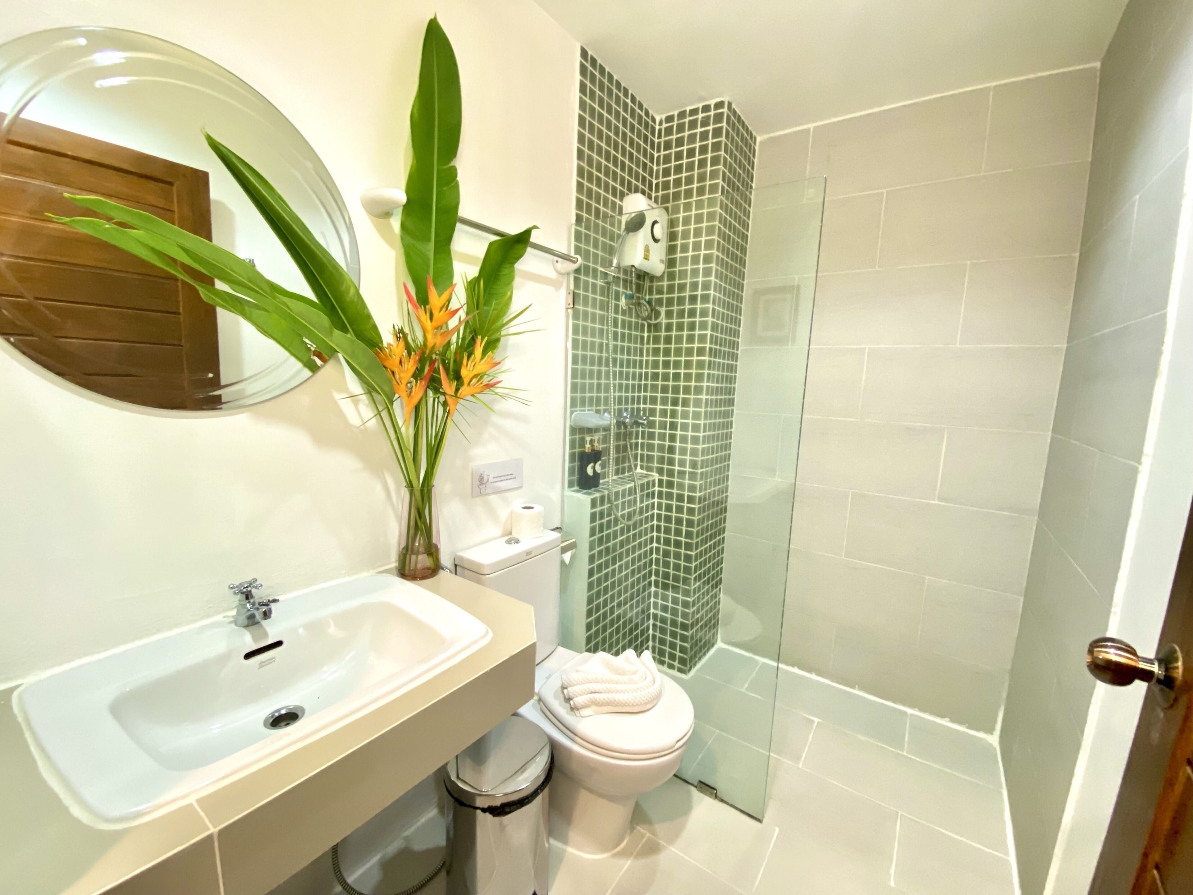 superior double room | bathroom | free toiletries, hair dryer, slippers, towels